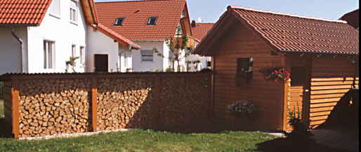 Gartenhaus und Brennholzlager